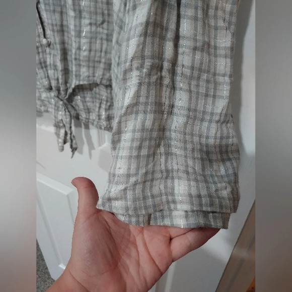 Lane Bryant White, Gray & Silver Classic Button-Down Tie-Hem Top in Size 18 - Picture 10 of 13